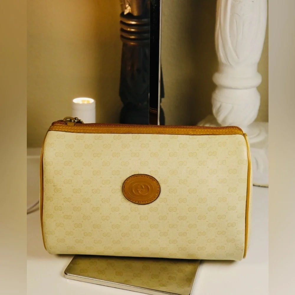 “Host Pick” GUCCI 1970’s Vintage Pouch - Micro GG Canvas Print in Beige
